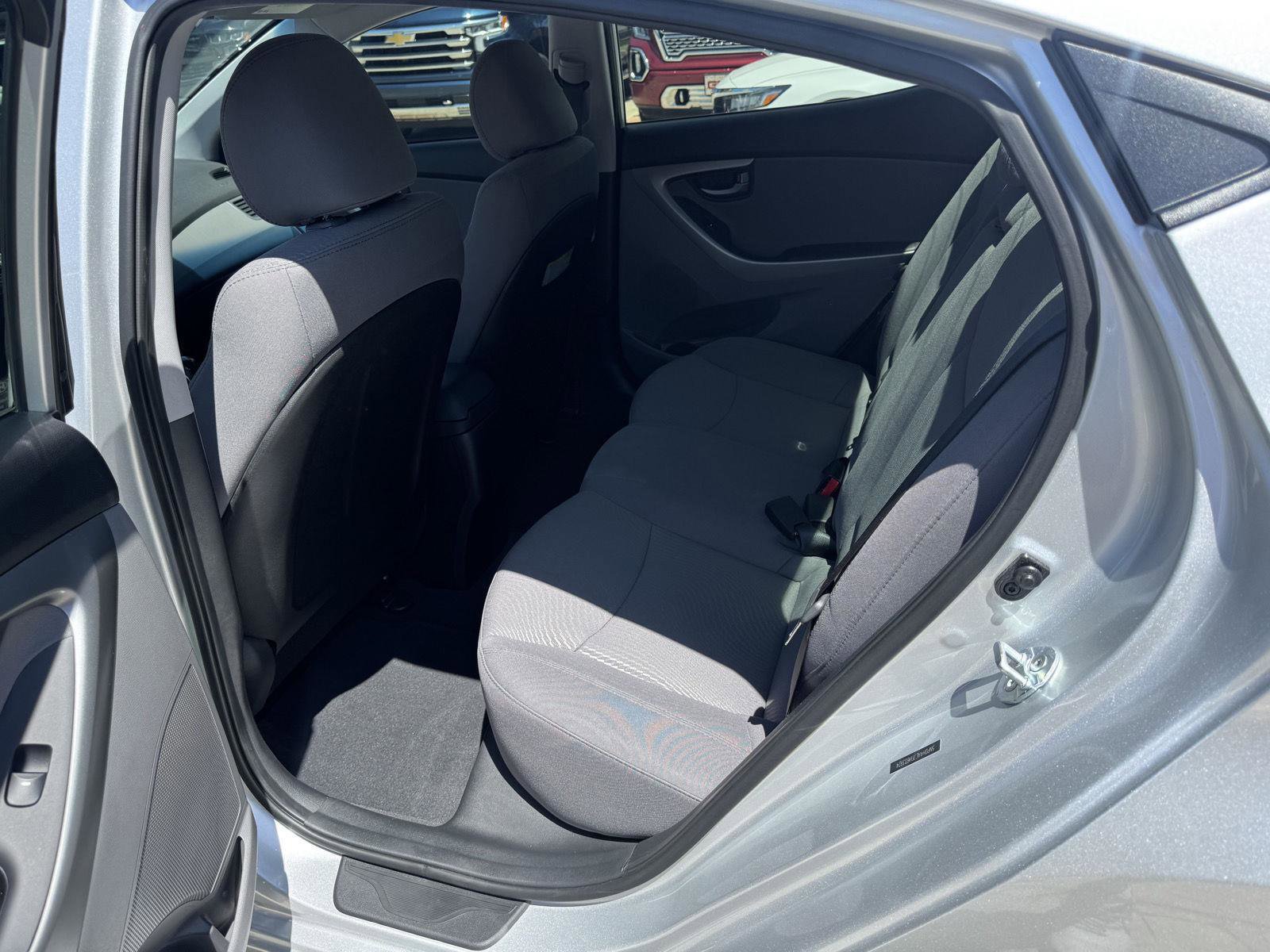 Used 2015 Hyundai Elantra SE w/ Option Group 02 FWD image 7