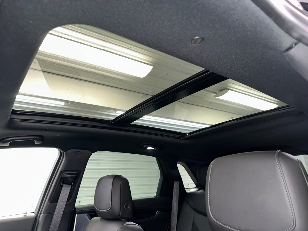 New 2026 Cadillac XT5 Premium Luxury w/ LPO, ONYX Package image 4