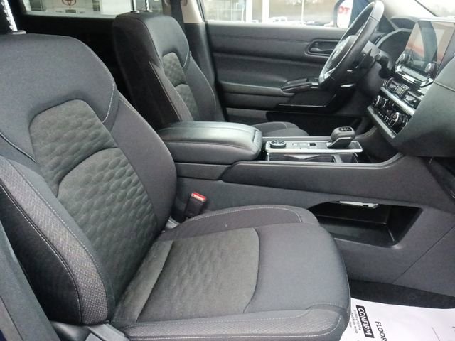 Used 2024 Nissan Pathfinder SV image 30