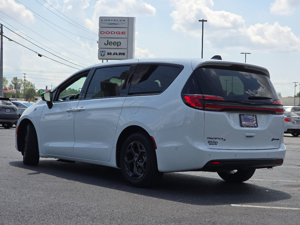 Used 2024 Chrysler Pacifica Limited FWD image 10