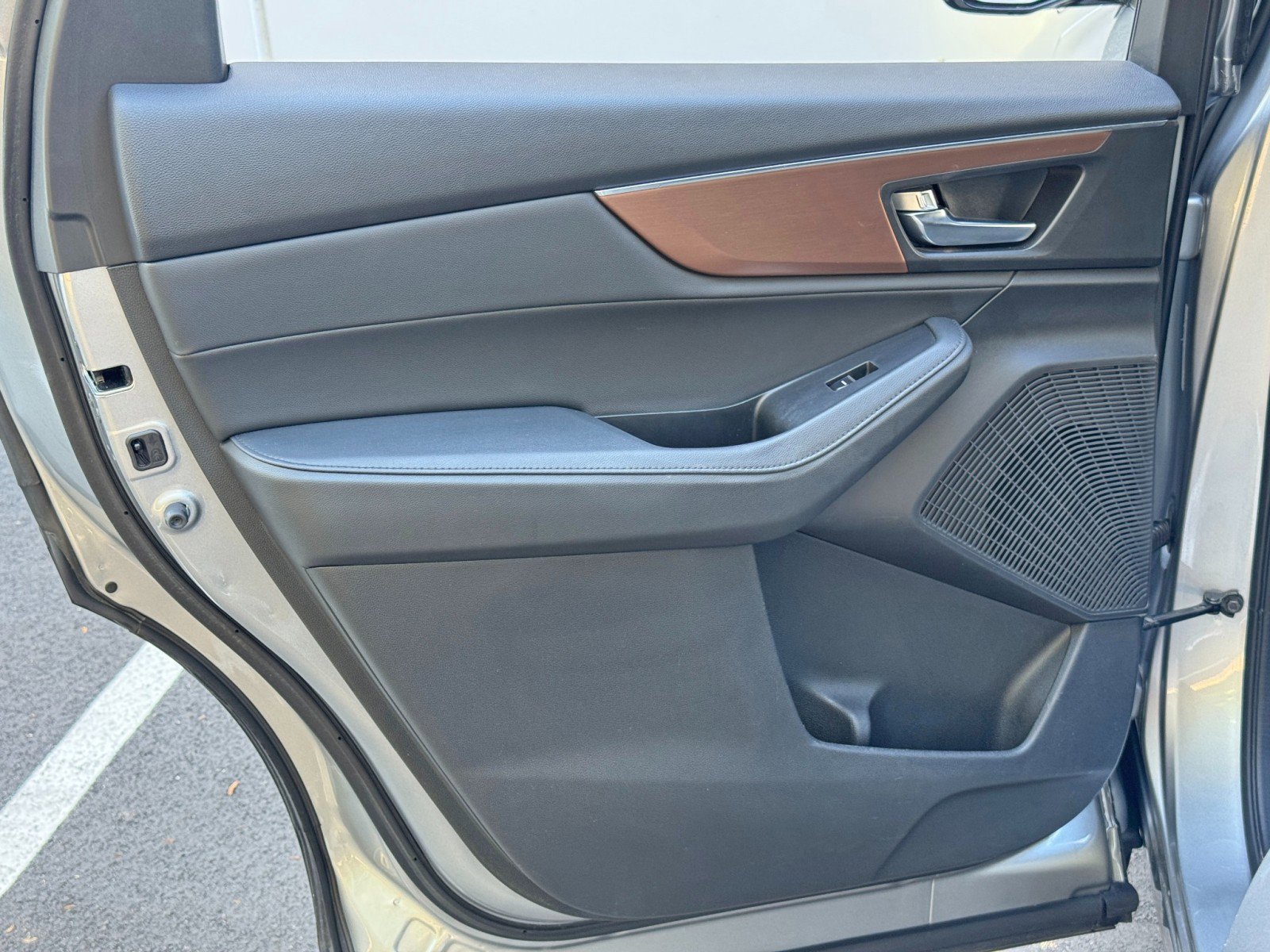 Used 2022 Acura MDX SH-AWD image 45