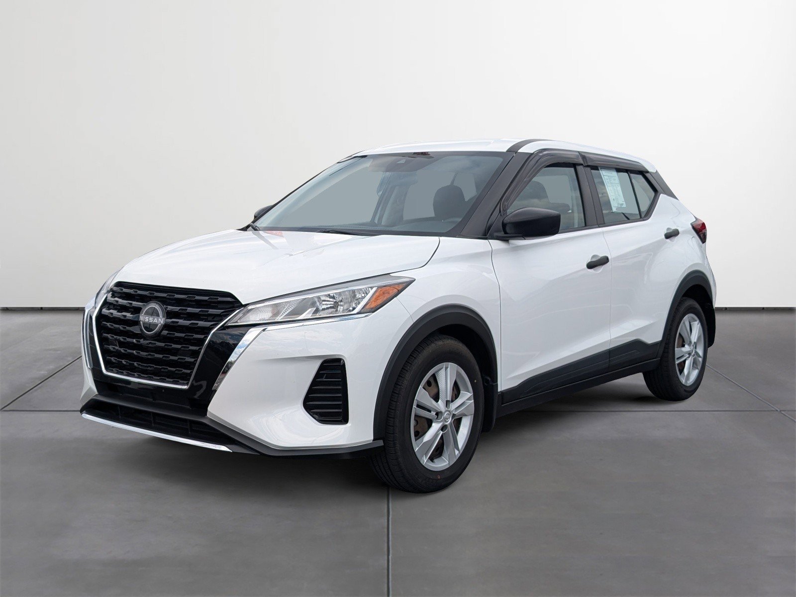 Used 2022 Nissan Kicks S image 2