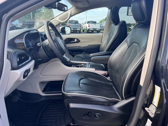 Used 2023 Chrysler Pacifica Limited FWD image 4