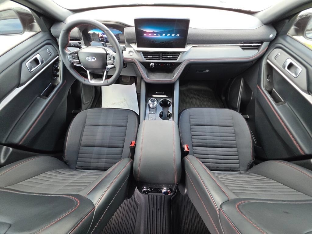 Used 2025 Ford Explorer ST-Line RWD image 26