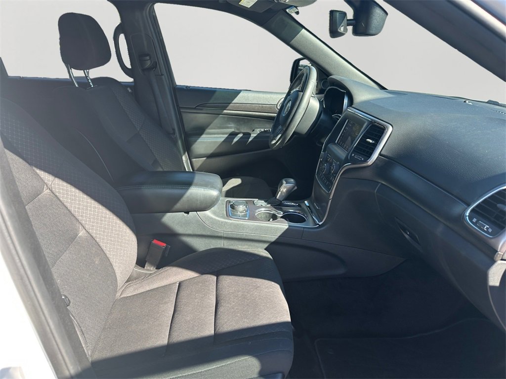 Used 2018 Jeep Grand Cherokee Laredo image 12