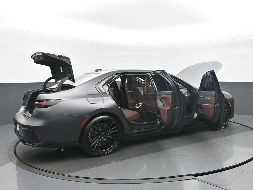 Used 2023 BMW i7 xDrive60 AWD/4WD image 40