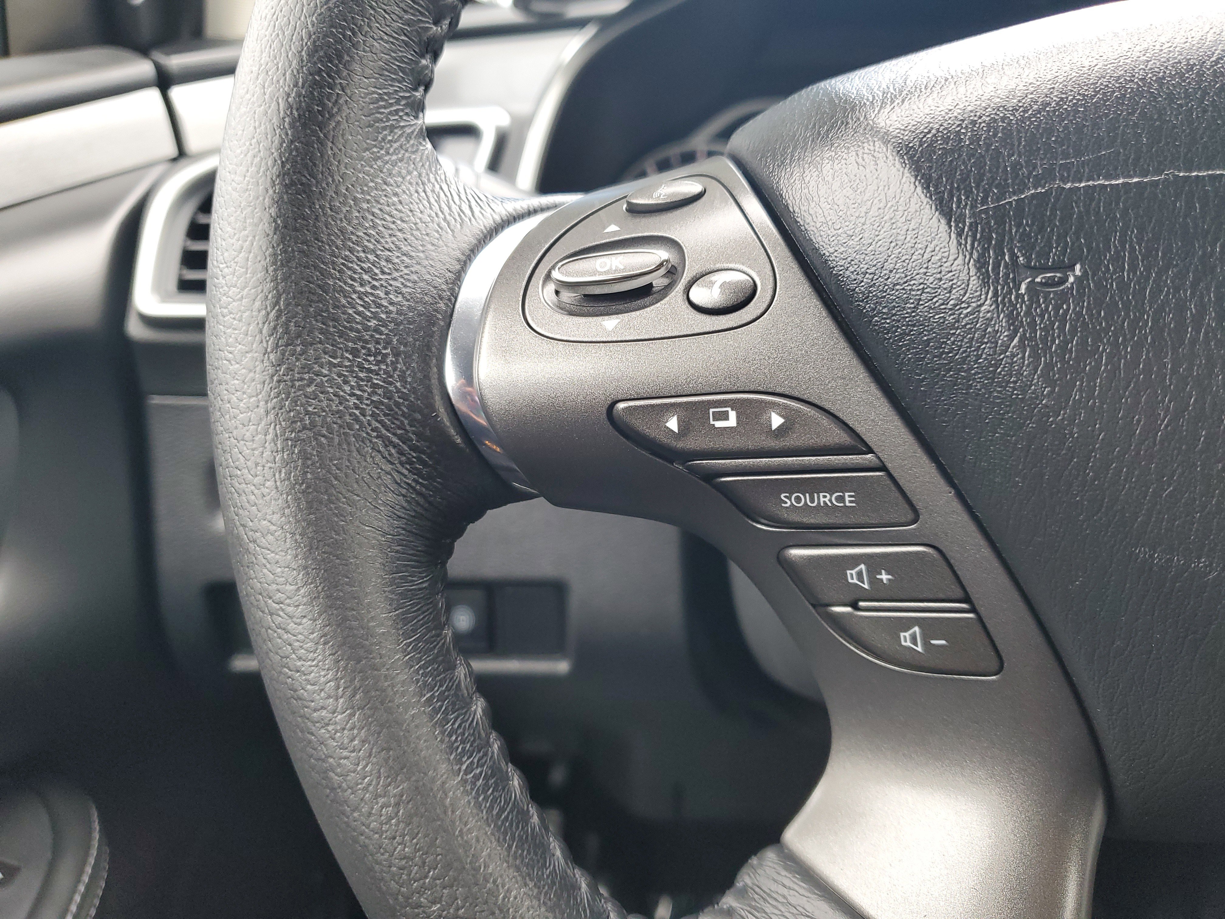 Used 2020 Nissan Murano SV image 18