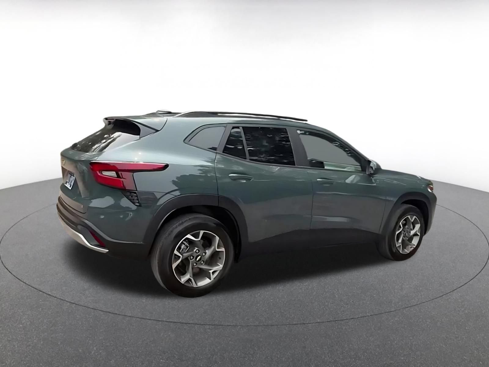 Used 2025 Chevrolet Trax LT w/ LT Convenience Package FWD image 15