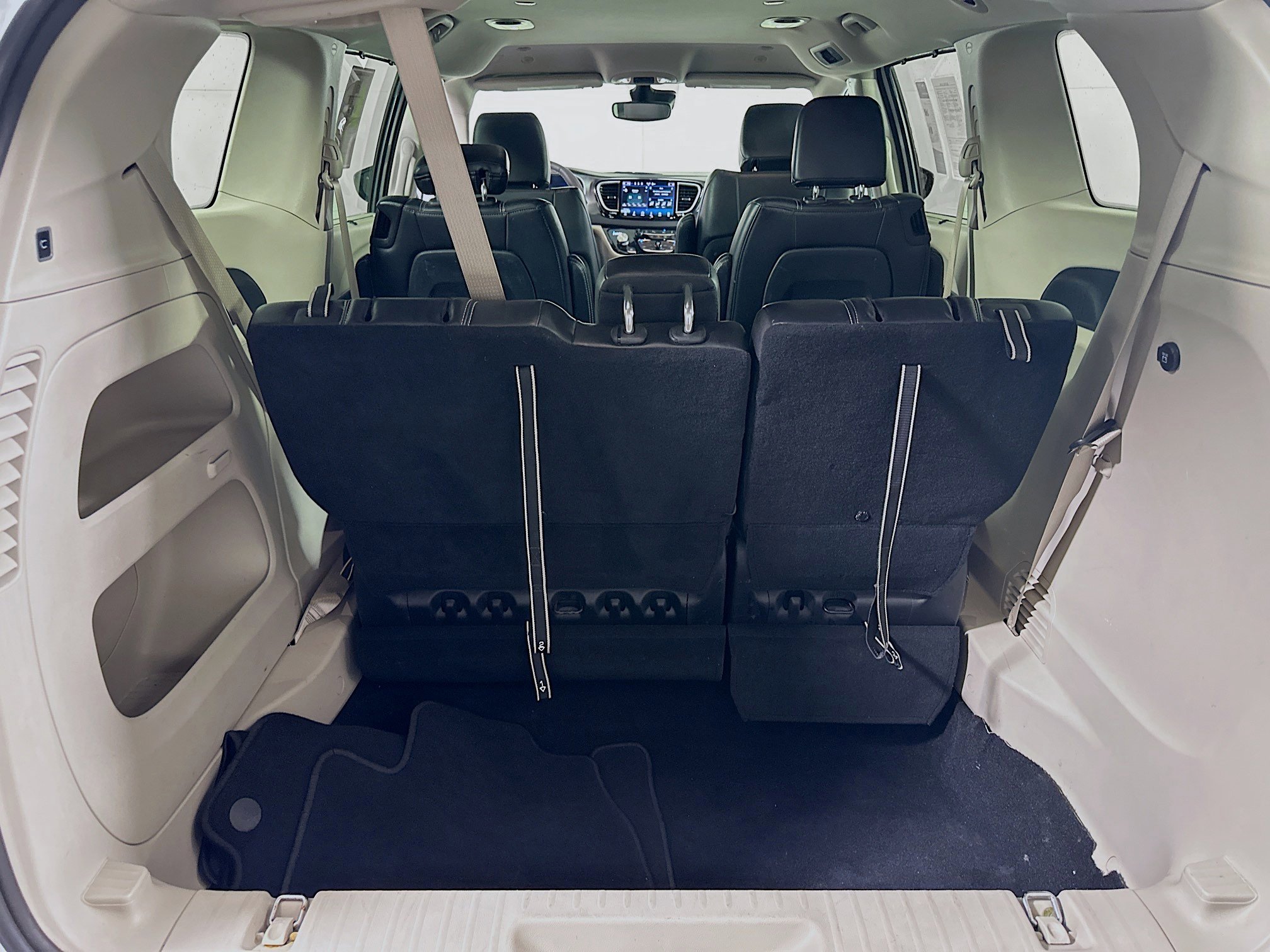 Used 2024 Chrysler Pacifica Touring-L image 26