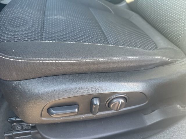 Used 2023 GMC Acadia SLE image 7