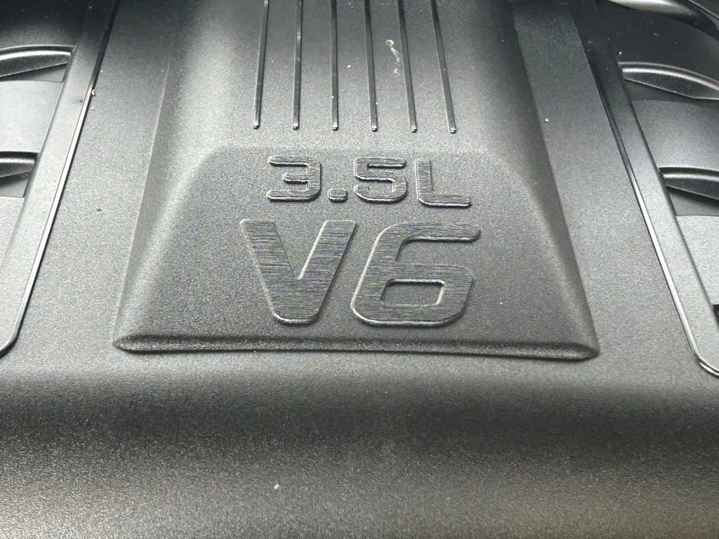 Used 2017 Ford Expedition XLT w/ Equipment Group 202A RWD image 3