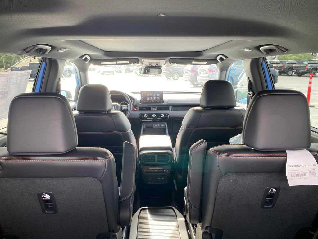 Used 2025 Honda Pilot TrailSport image 11