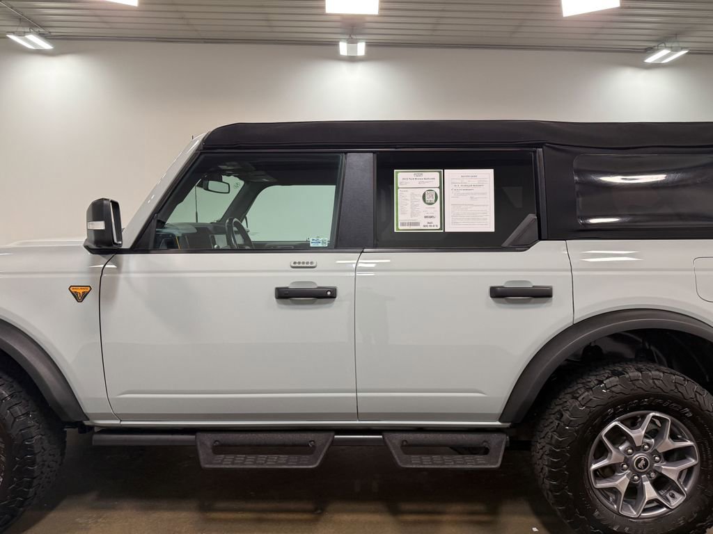 Used 2023 Ford Bronco Badlands image 37