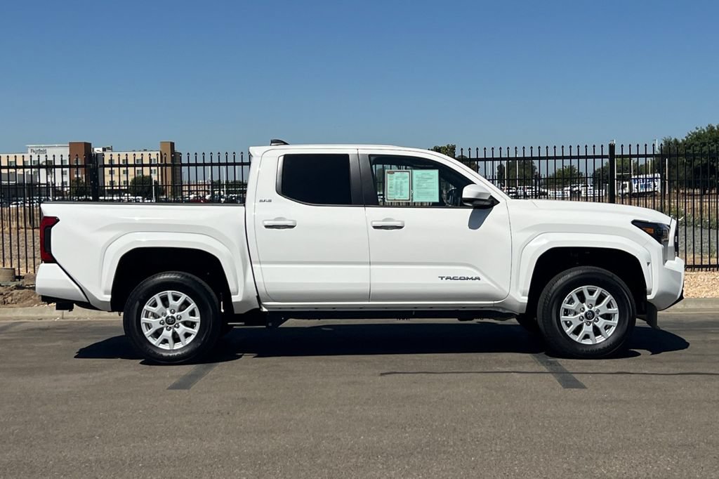Certified 2025 Toyota Tacoma SR5 AWD/4WD image 3