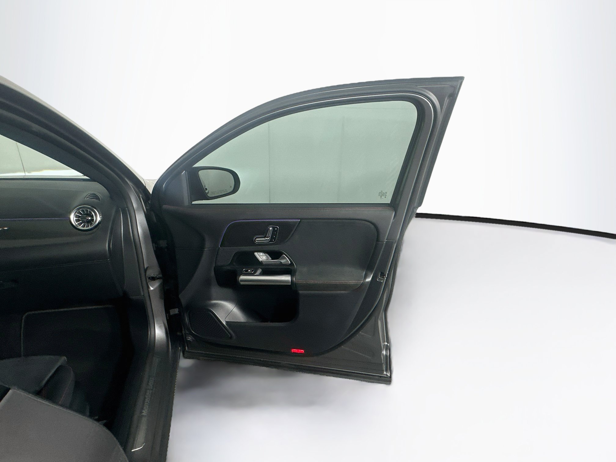 Used 2023 Mercedes-Benz GLA 250 image 32