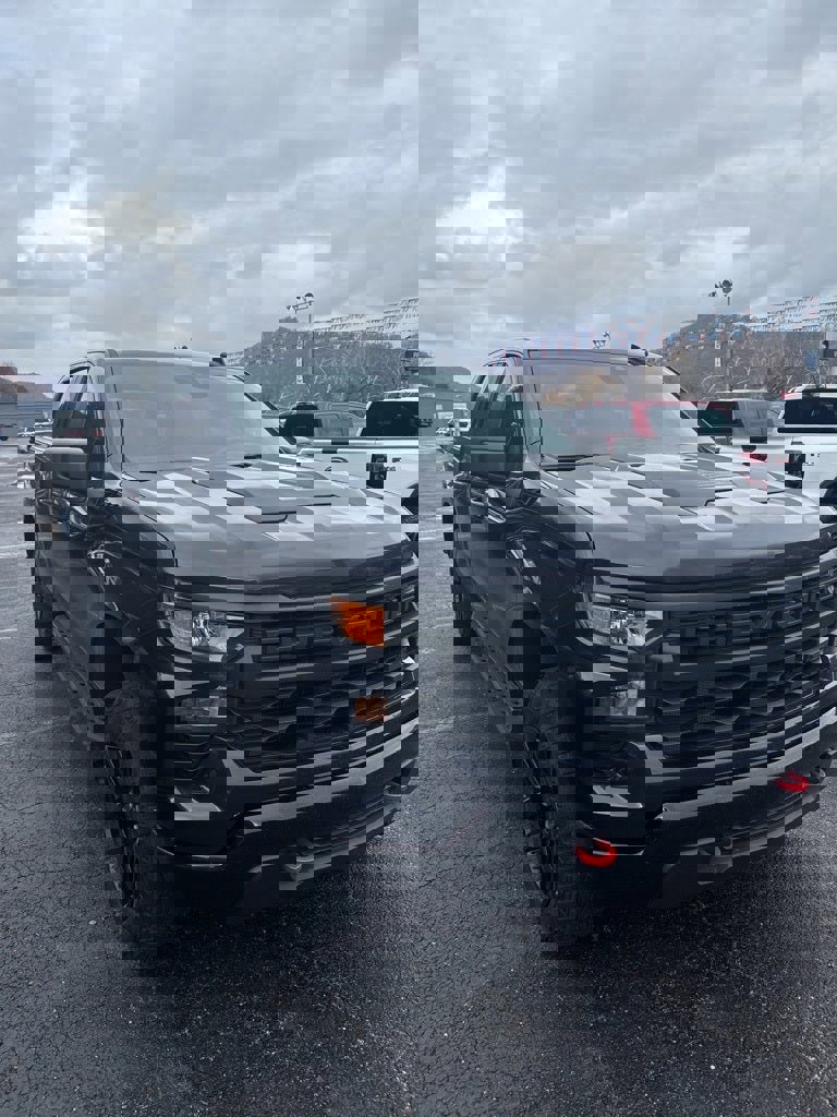 Used 2023 Chevrolet Silverado 1500 Custom Trail Boss w/ LPO, Dark Essentials Package image 9