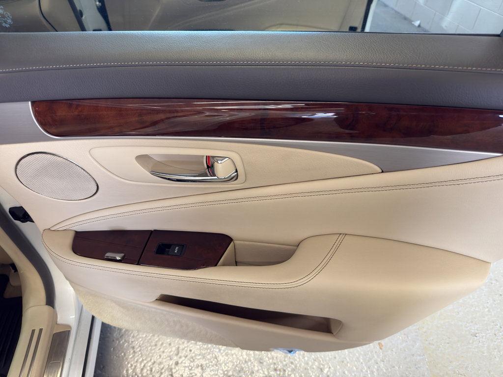 Used 2015 Lexus LS 460 w/ Comfort Package image 24