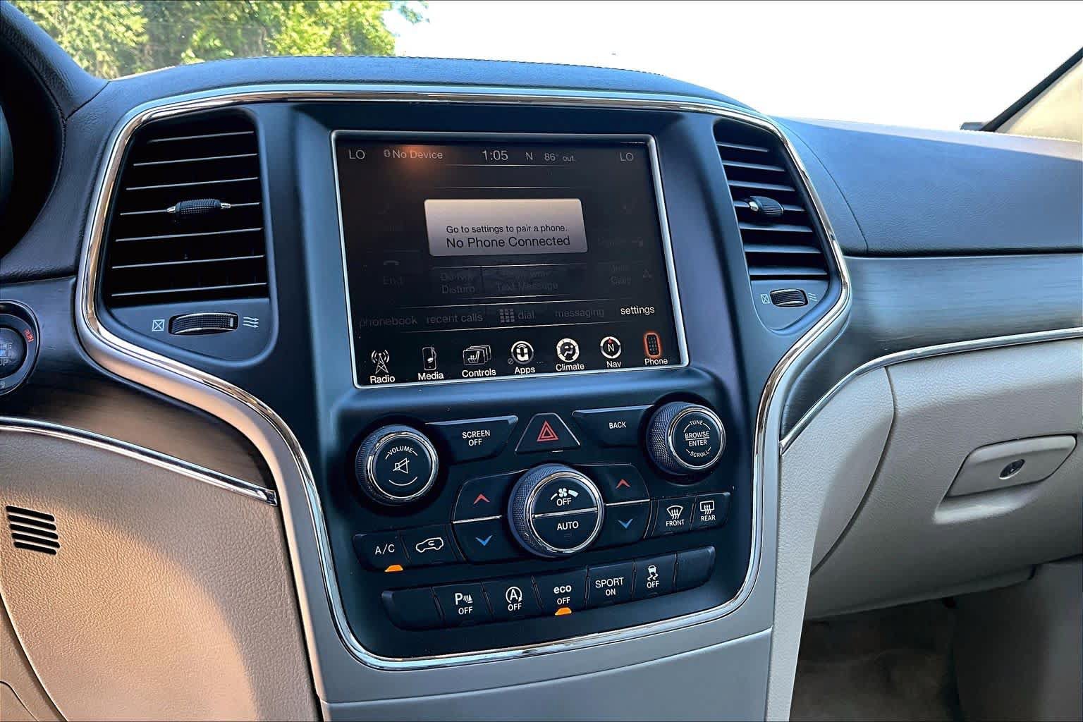 Used 2017 Jeep Grand Cherokee Overland AWD/4WD image 34