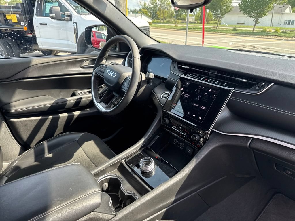 Used 2024 Jeep Grand Cherokee Altitude AWD/4WD image 37