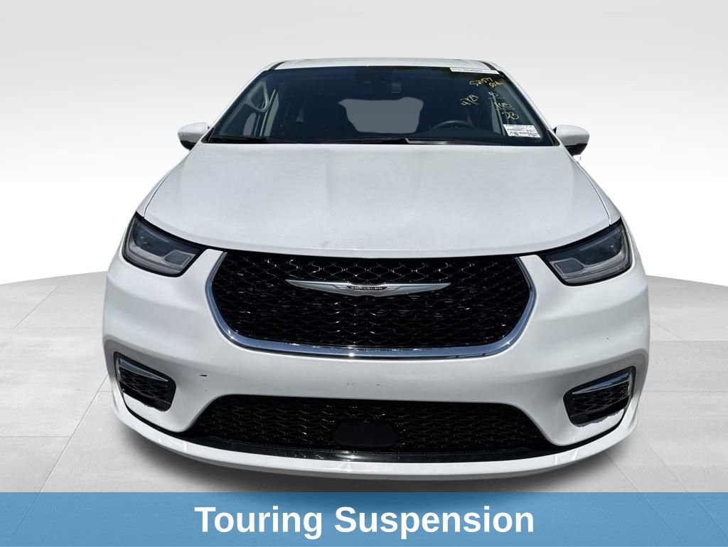 Used 2023 Chrysler Pacifica Touring-L FWD image 12