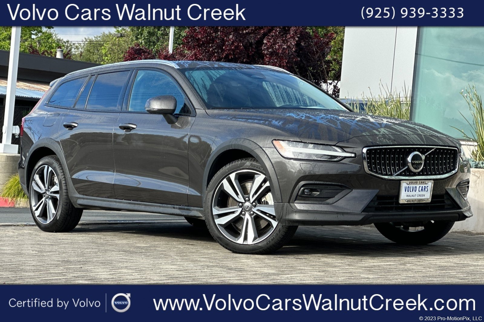 Certified 2025 Volvo V60 B5 Cross Country Plus image 1