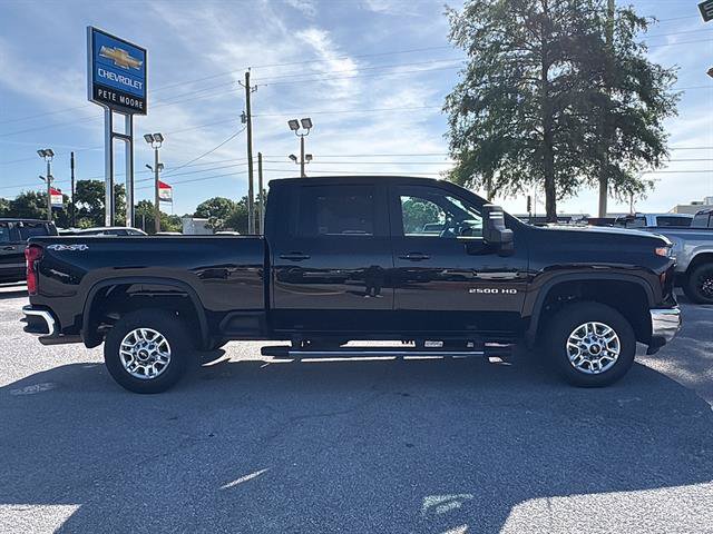 Used 2025 Chevrolet Silverado 2500 LT w/ Convenience Package AWD/4WD image 4