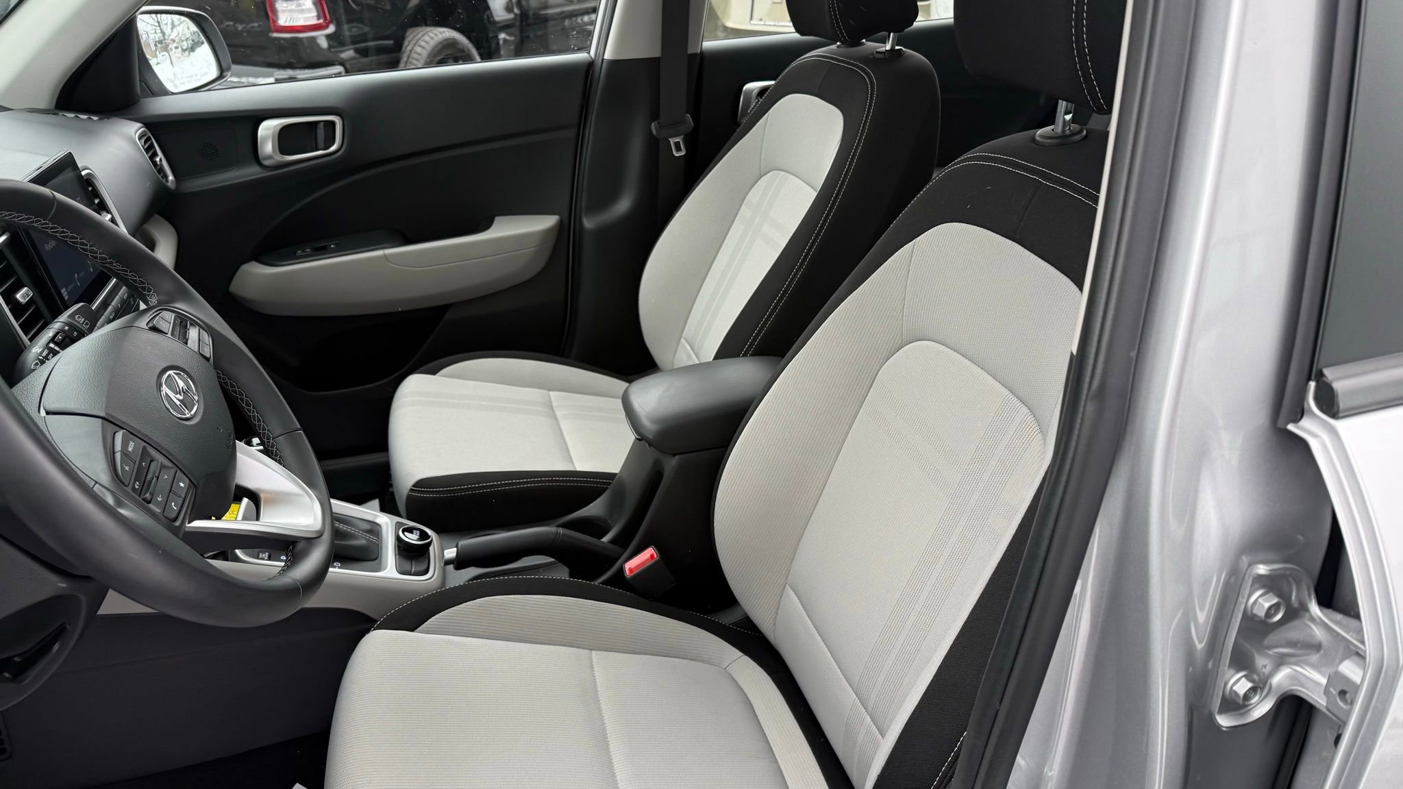 Used 2025 Hyundai Venue SEL image 20