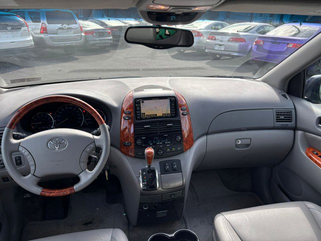 Used 2007 Toyota Sienna XLE Limited image 22