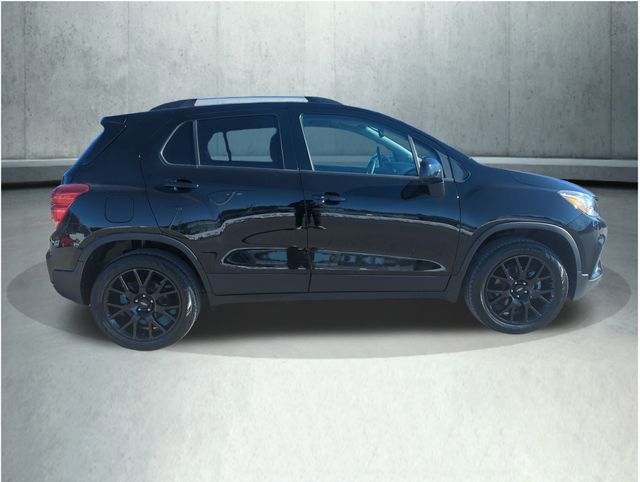 Used 2022 Chevrolet Trax LT w/ Midnight Edition image 8