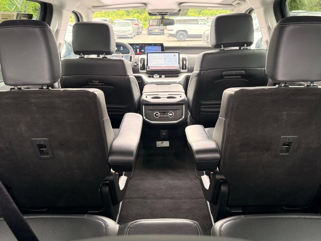 Used 2025 Ford Expedition Platinum AWD/4WD image 38