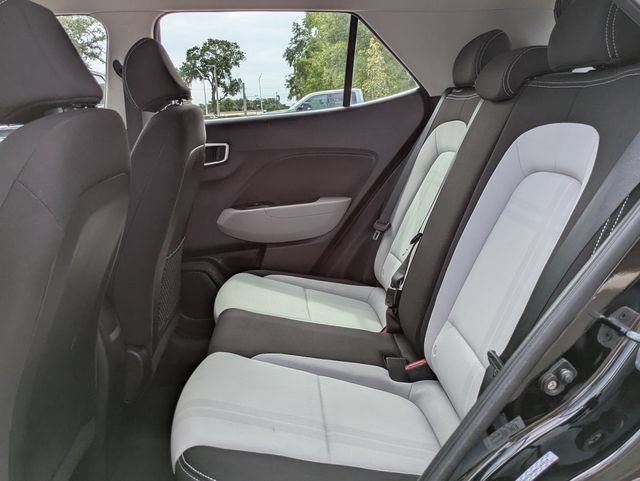 Used 2022 Hyundai Venue SEL FWD image 14