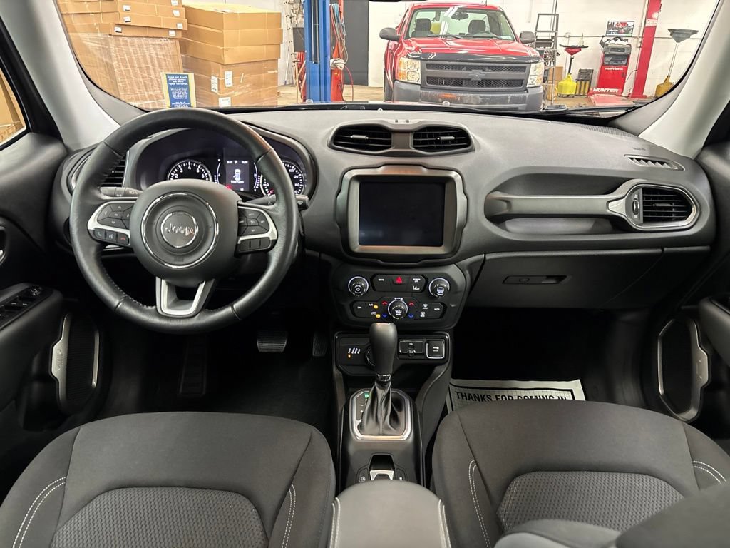Used 2023 Jeep Renegade Latitude w/ Sun/Sound Group AWD/4WD image 15