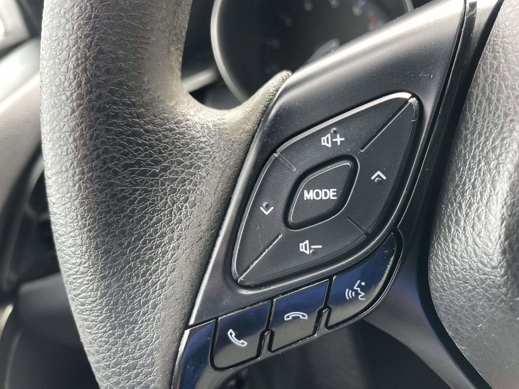 Used 2019 Toyota C-HR LE image 27