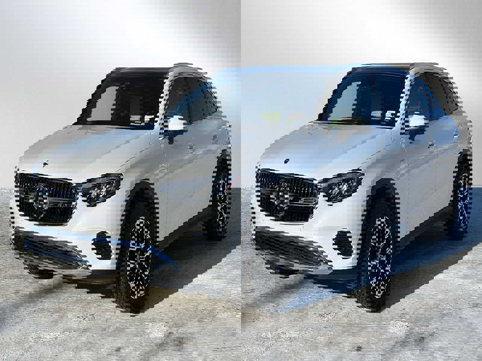 Used 2025 Mercedes-Benz GLC 350e 4MATIC image 7