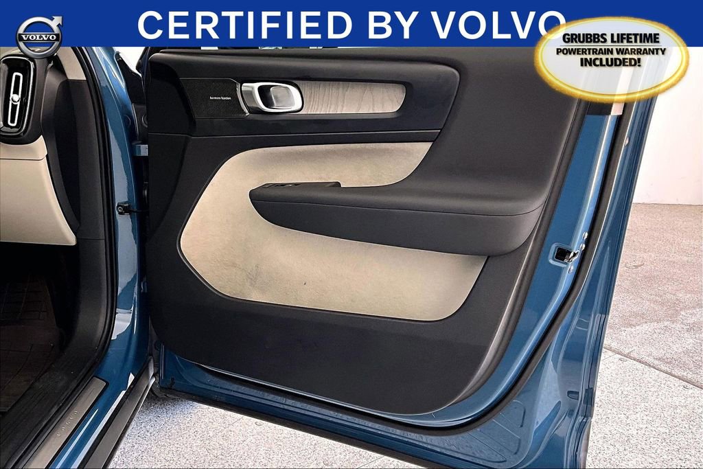 Used 2023 Volvo XC40 B5 Ultimate w/ Protection Package Premier image 25