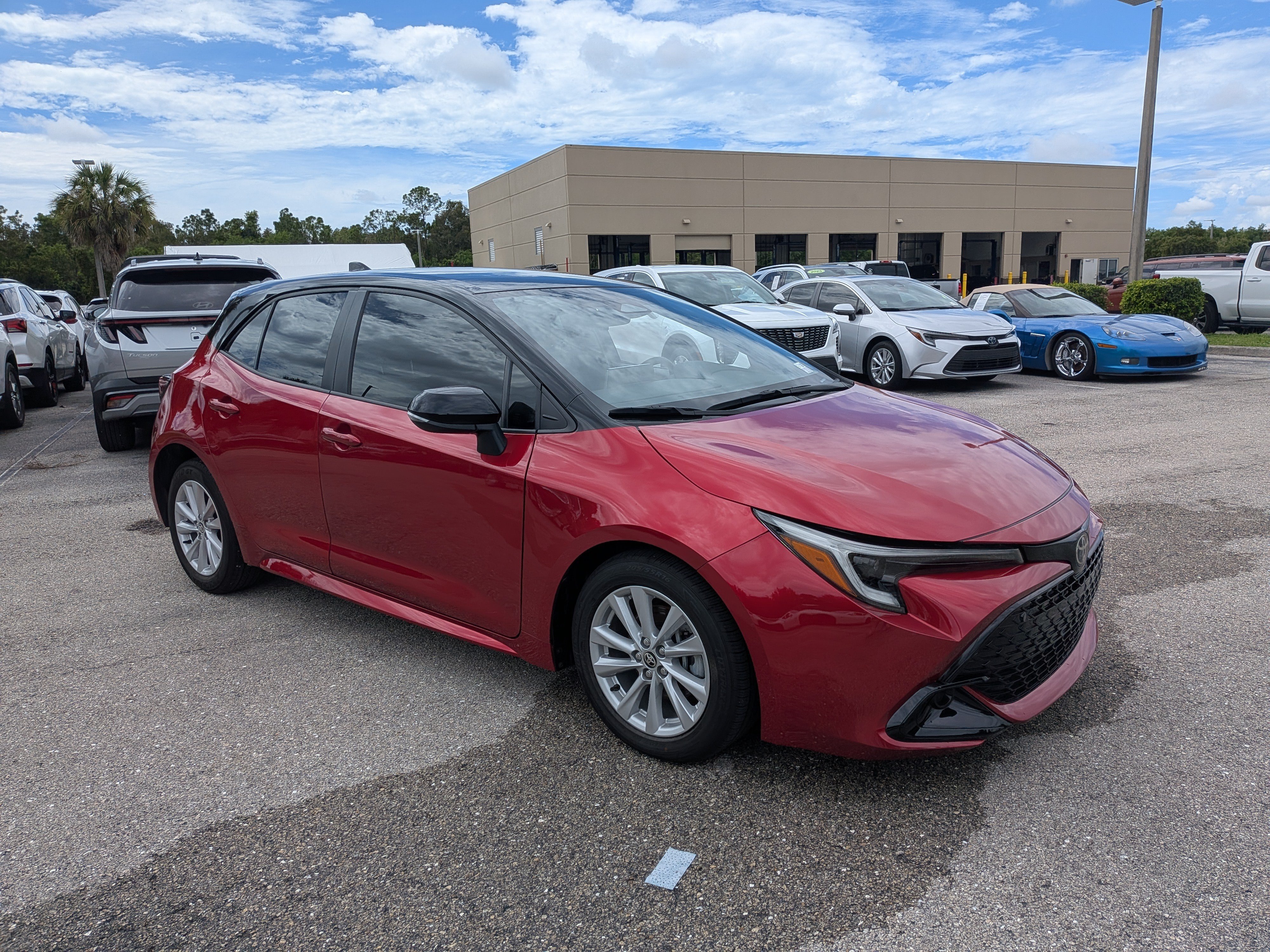 Used 2025 Toyota Corolla SE FWD image 2