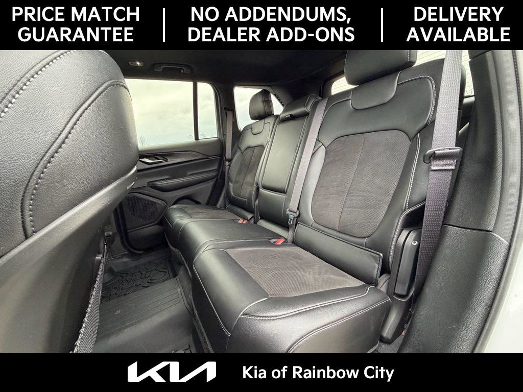 Used 2023 Jeep Grand Cherokee Altitude image 14