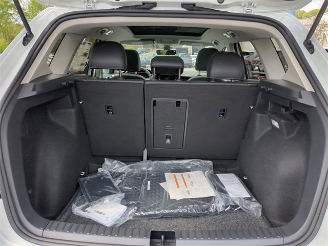 New 2025 Volkswagen Taos SE image 8