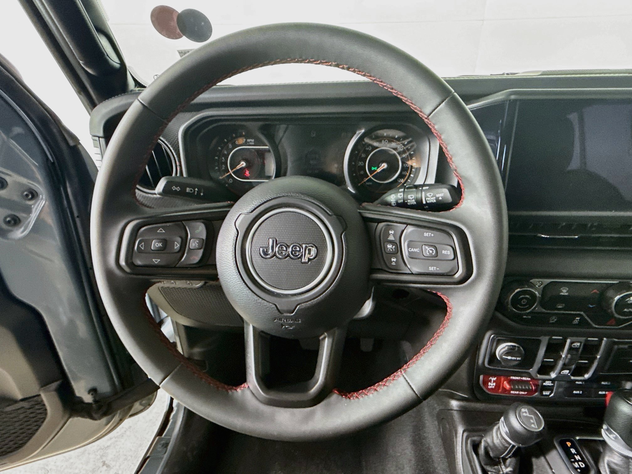 Used 2025 Jeep Wrangler Unlimited Rubicon AWD/4WD image 11