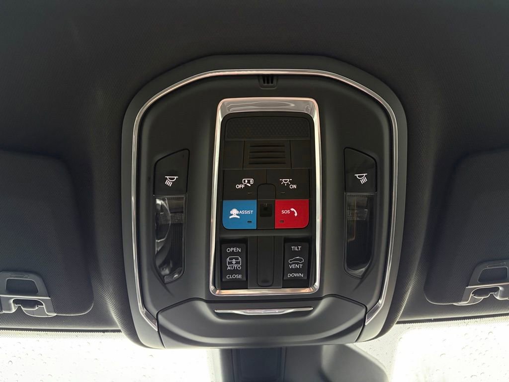 Used 2025 Jeep Grand Cherokee Laredo X image 22