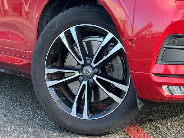 Used 2018 Volvo XC60 T6 Momentum w/ Convenience Package image 2