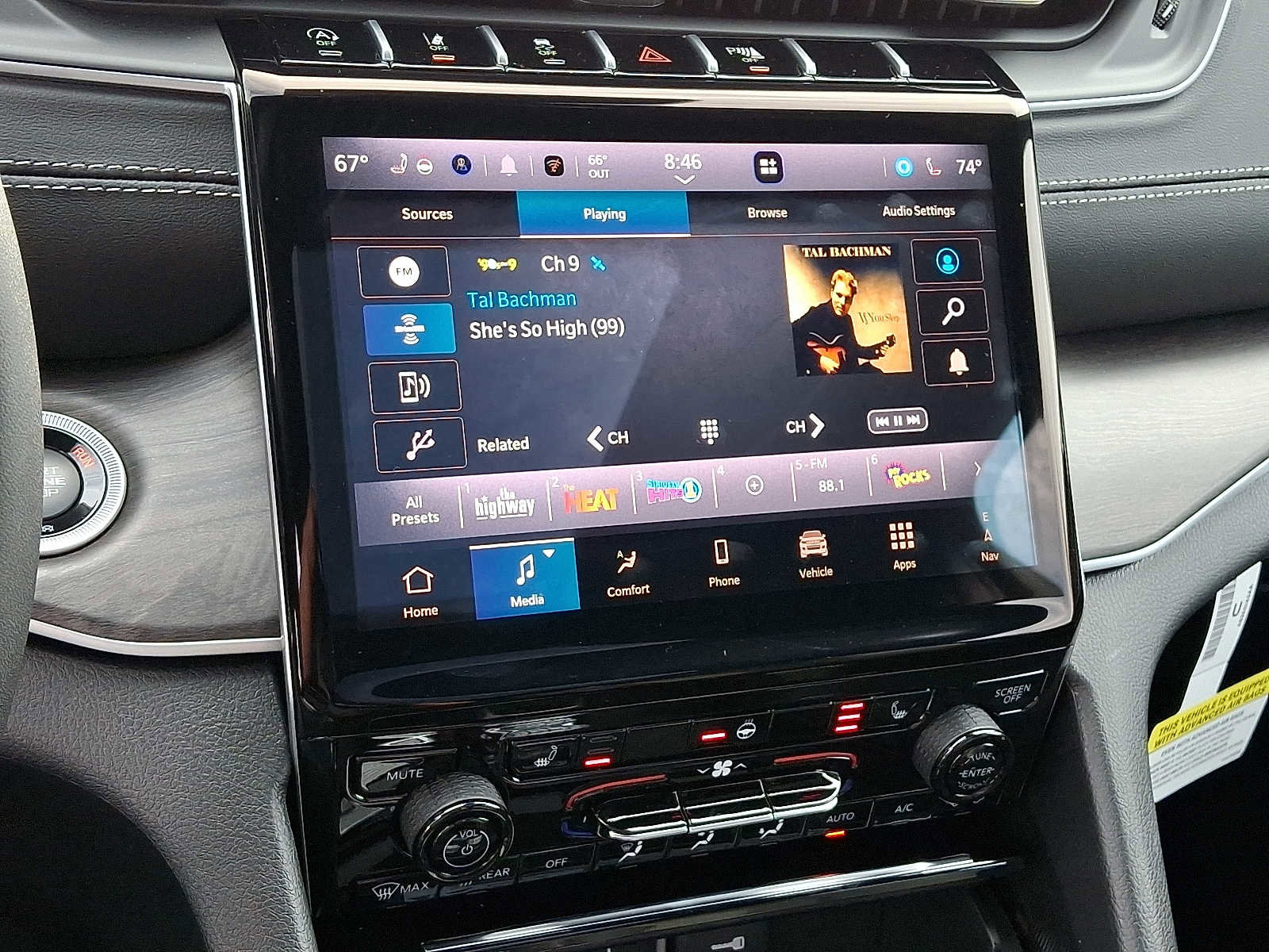 New 2025 Jeep Grand Cherokee Limited w/ Black Appearance Package image 13