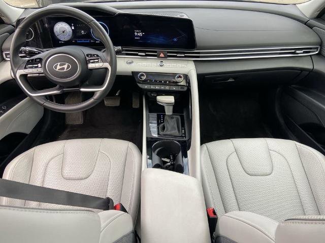 Used 2025 Hyundai Elantra Limited image 17