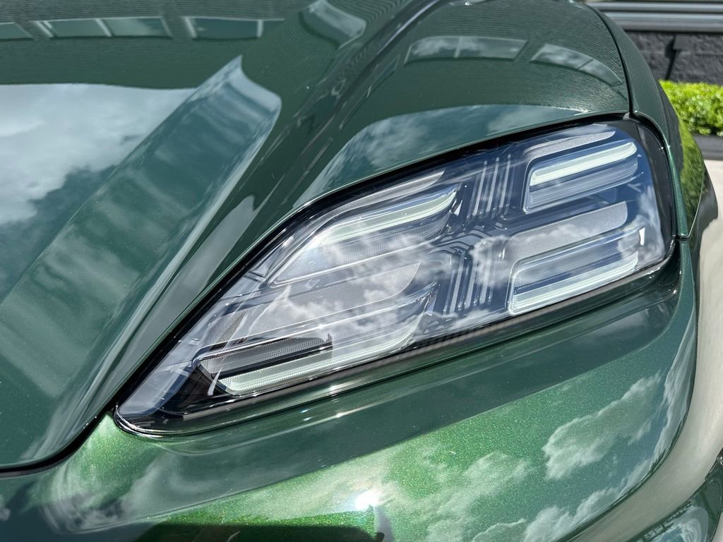 Certified 2025 Porsche Macan 4S Electric AWD/4WD image 13
