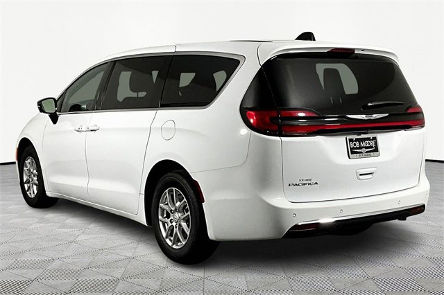 New 2026 Chrysler Pacifica Select image 4