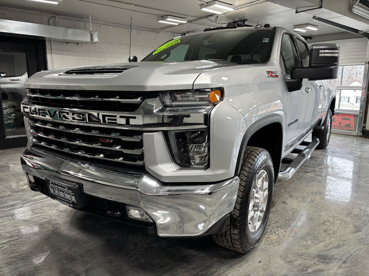 Used 2023 Chevrolet Silverado 3500 LTZ w/ LTZ Convenience Package image 4