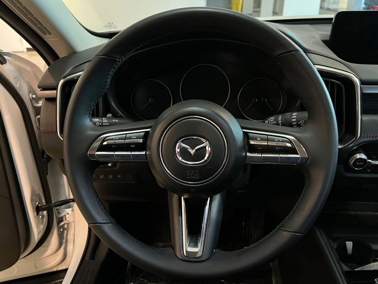 Used 2025 MAZDA CX-50 2.5 Hybrid w/ Premium Plus Pkg image 29