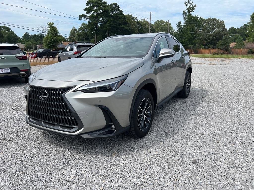 Used 2025 Lexus NX 250 FWD w/ Towing Package (2000 Lbs) image 3