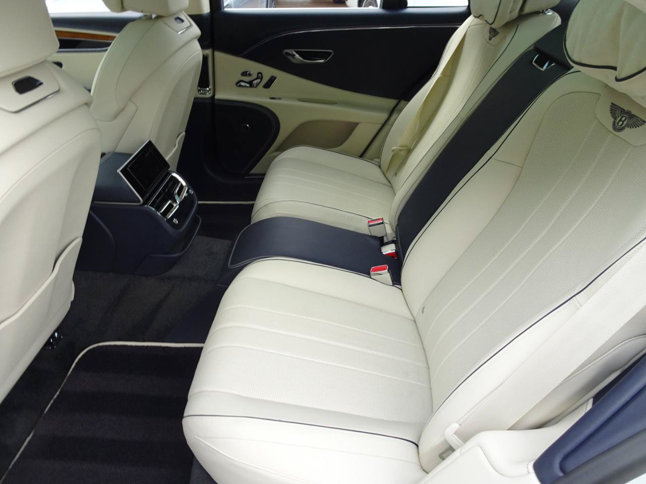 Used 2021 Bentley Flying Spur V8 AWD/4WD image 14