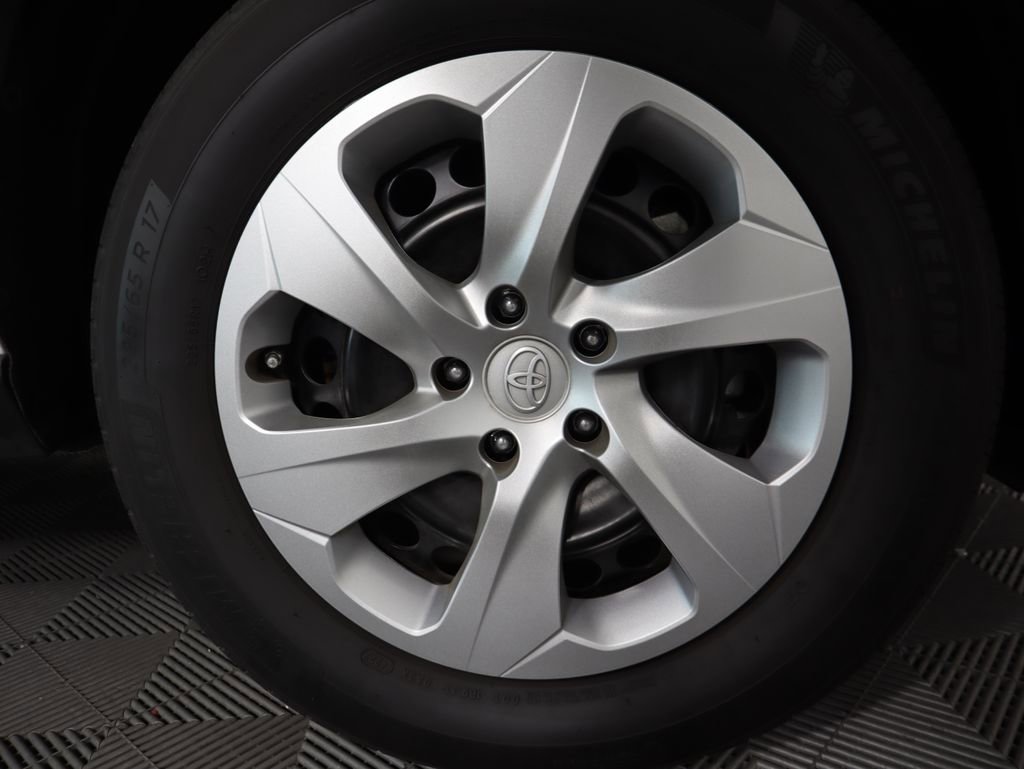 Used 2023 Toyota RAV4 LE image 31